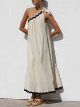 Classic Contrast Lace One-shoulder Spaghetti Strap Midi Dress