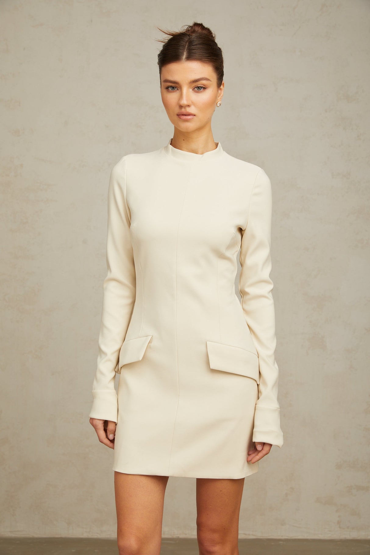 Aurohaya Chloé cream-white fitted mini dress