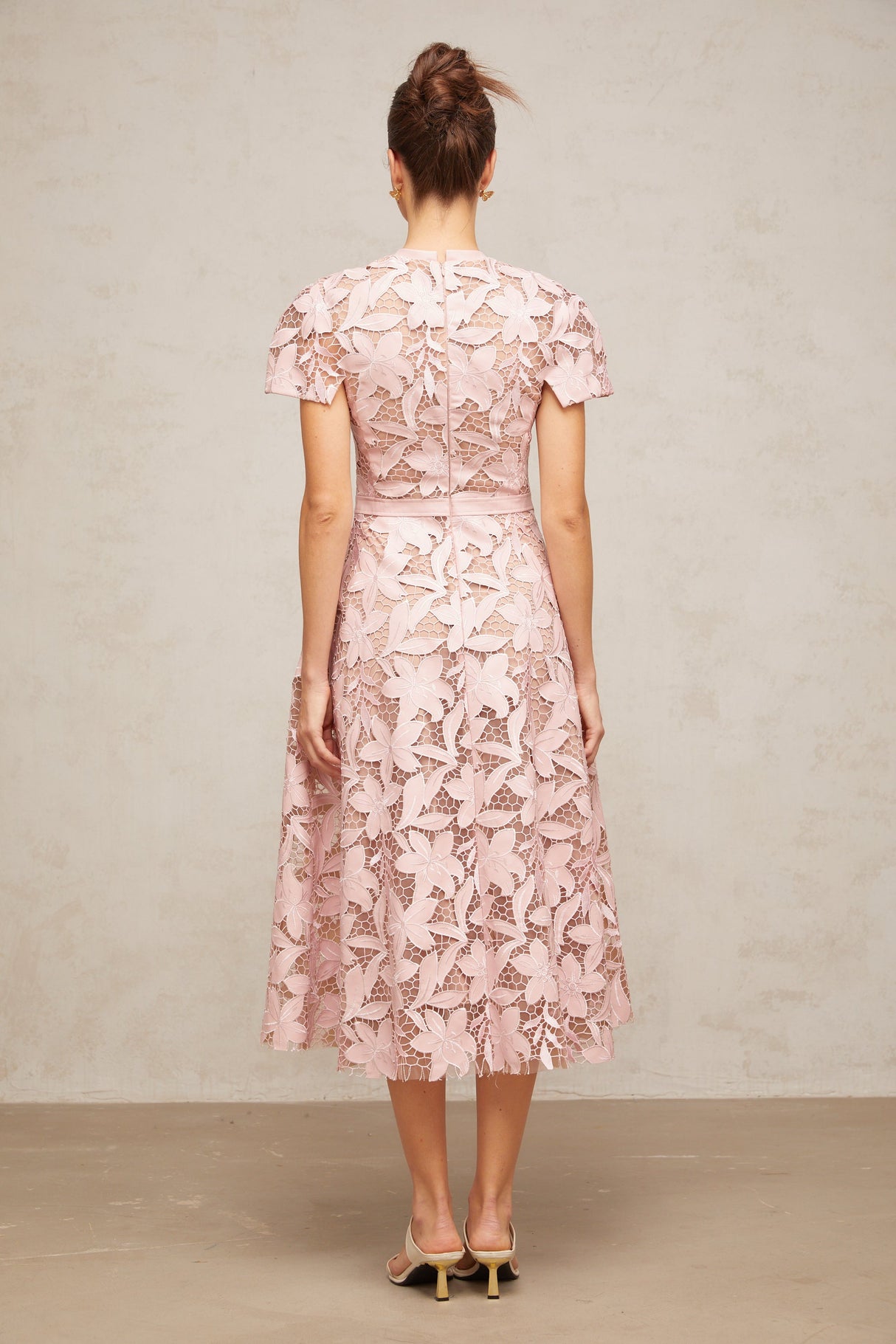 Aurohaya Vérane pink guipure-lace midi dress