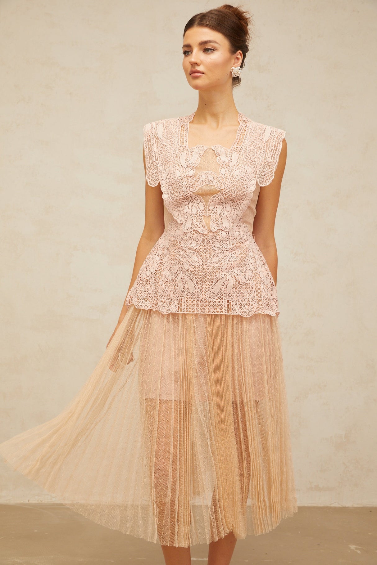 Aurohaya Céleste floral-lace-panelling tulle midi dress in Pink