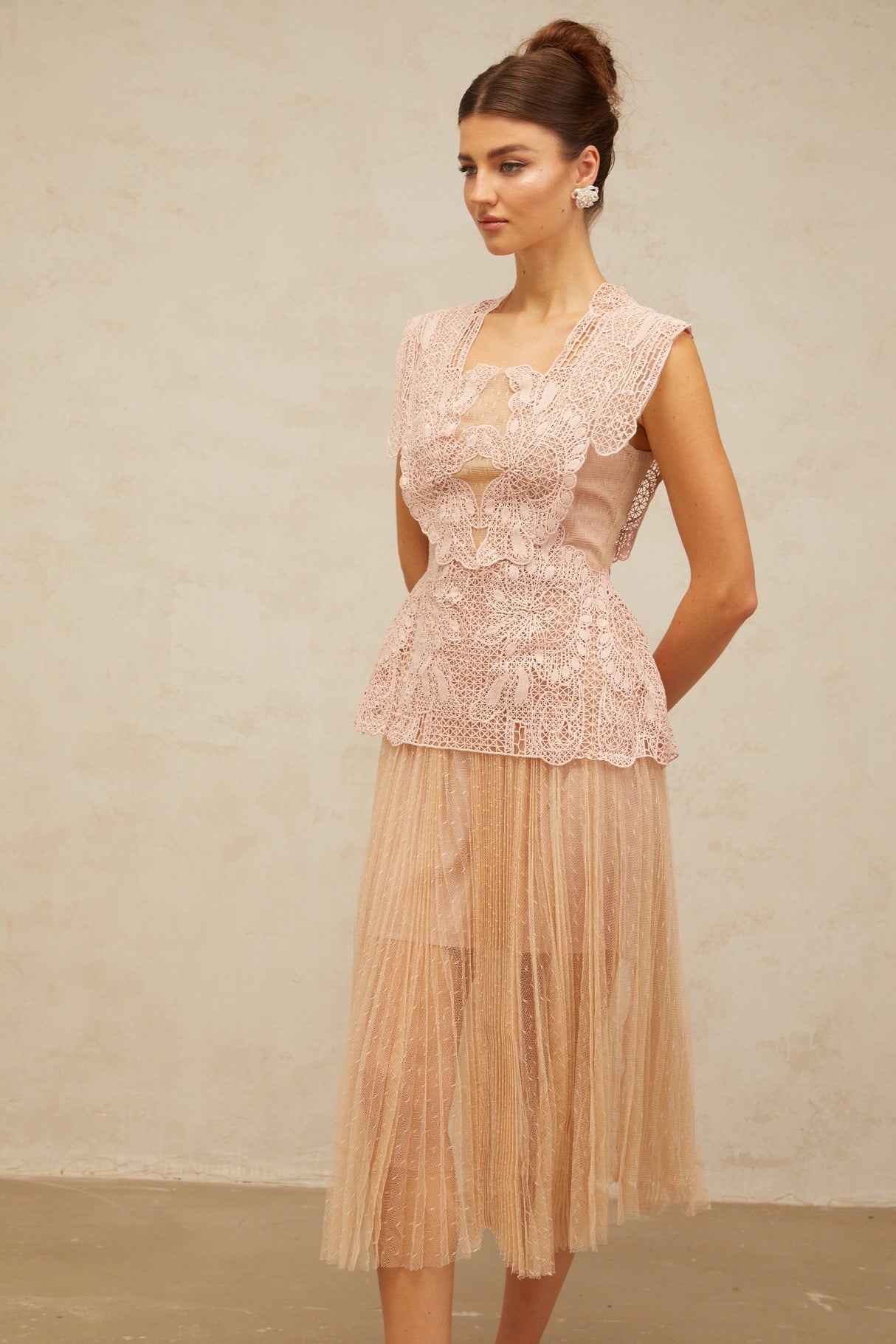 Aurohaya Céleste floral-lace-panelling tulle midi dress in Pink