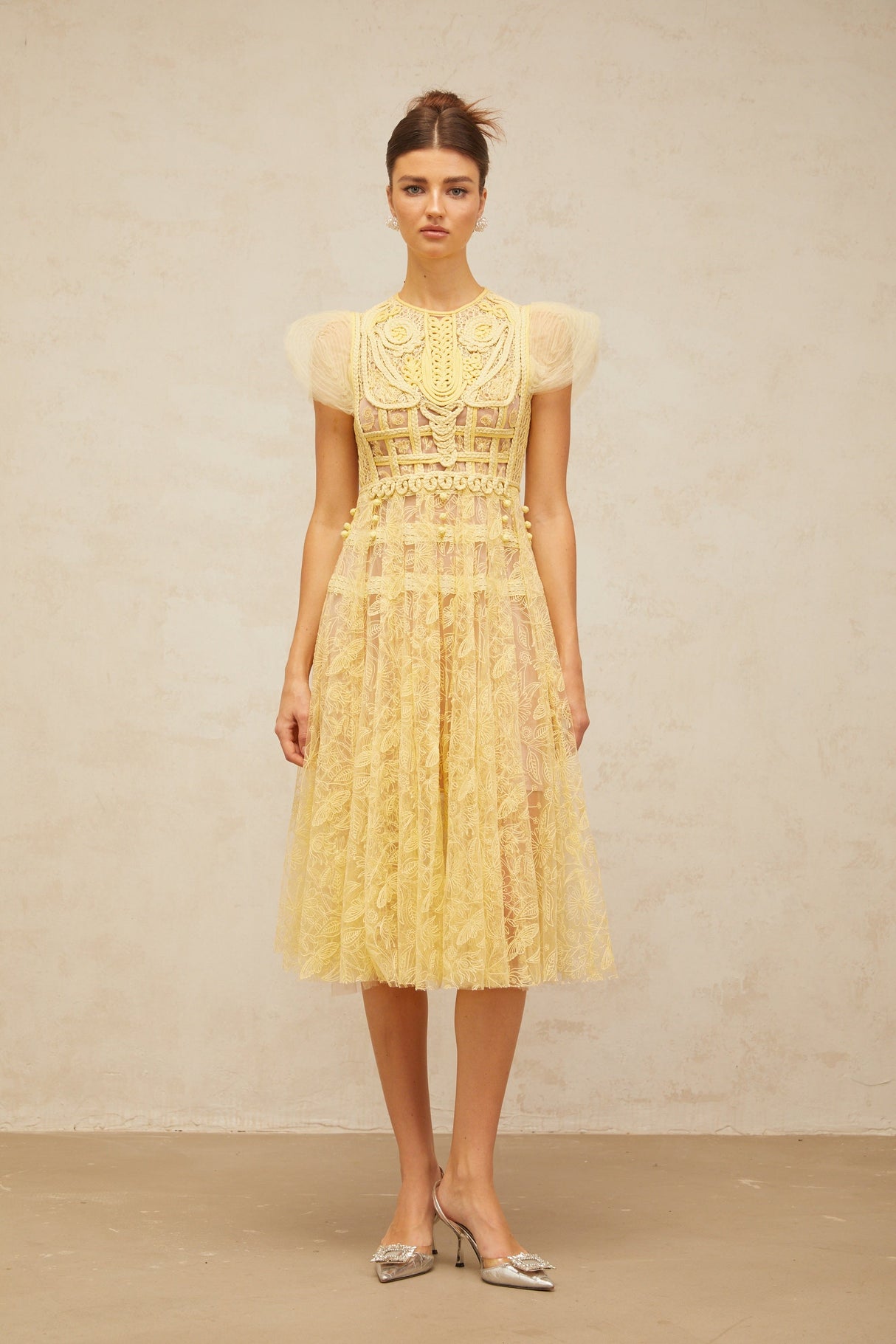 Aurohaya Véronique yellow embroidered-lace pleated midi dress