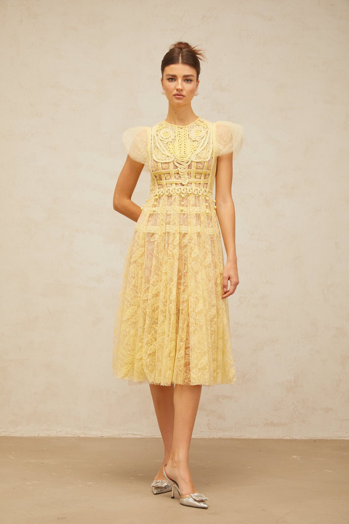 Aurohaya Véronique yellow embroidered-lace pleated midi dress