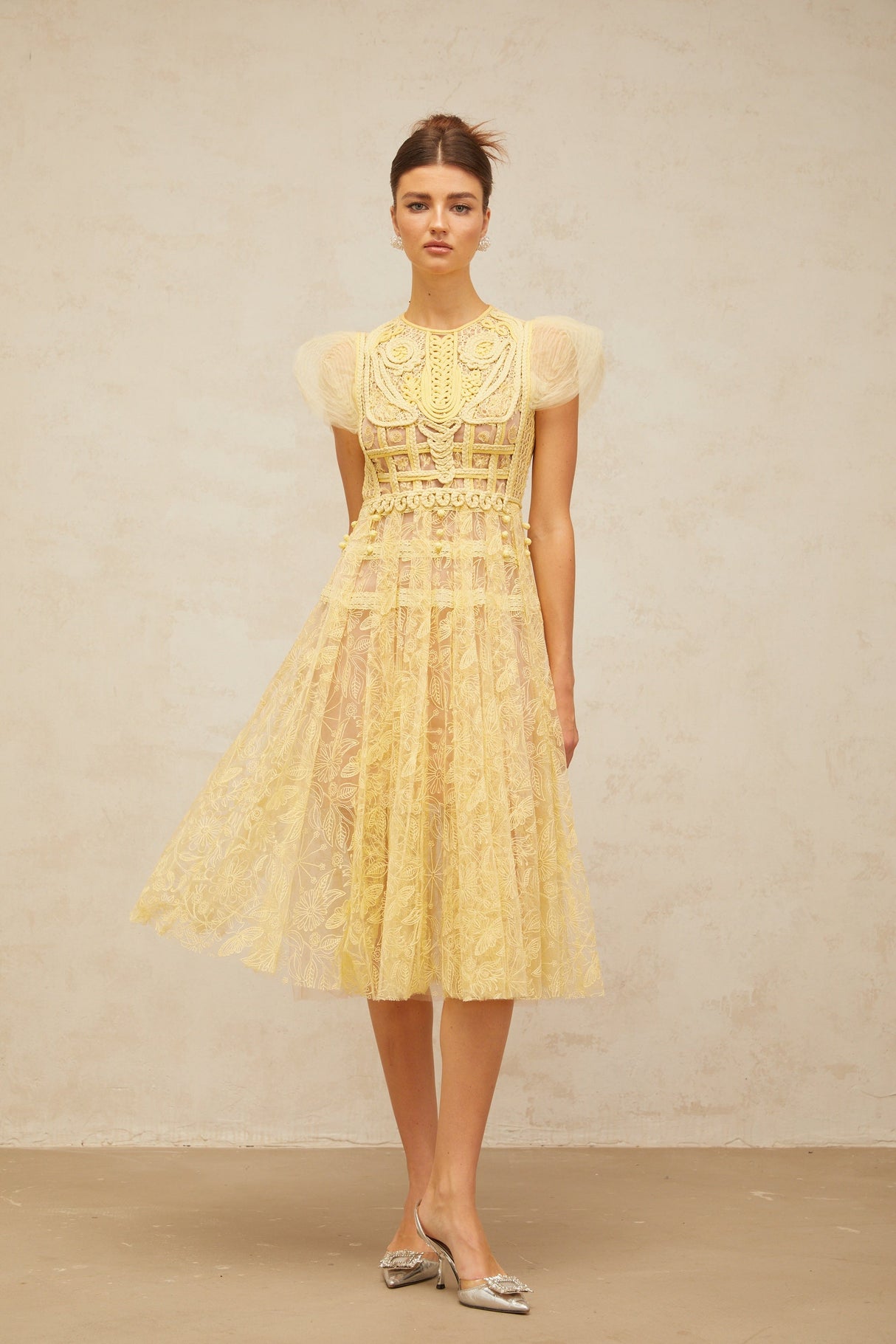 Aurohaya Véronique yellow embroidered-lace pleated midi dress