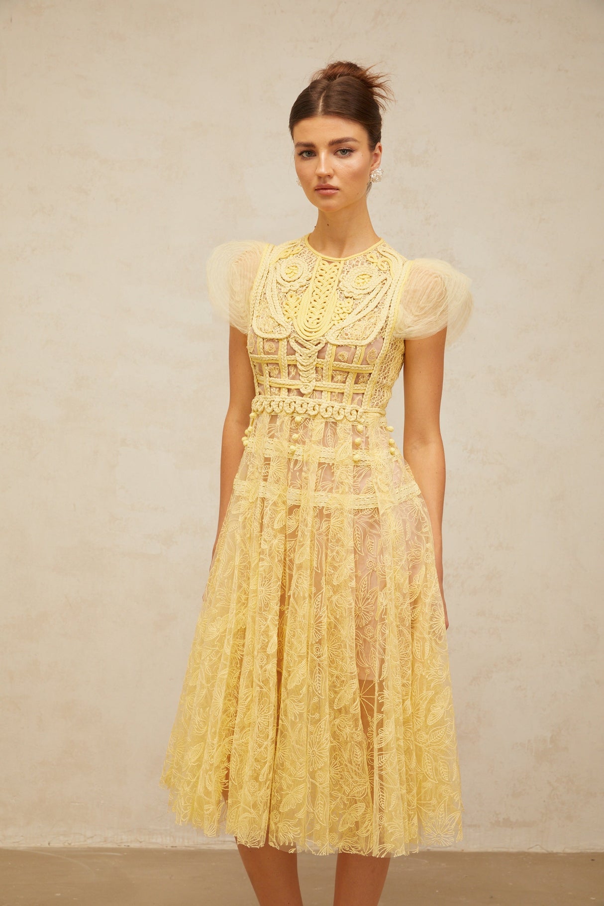Aurohaya Véronique yellow embroidered-lace pleated midi dress