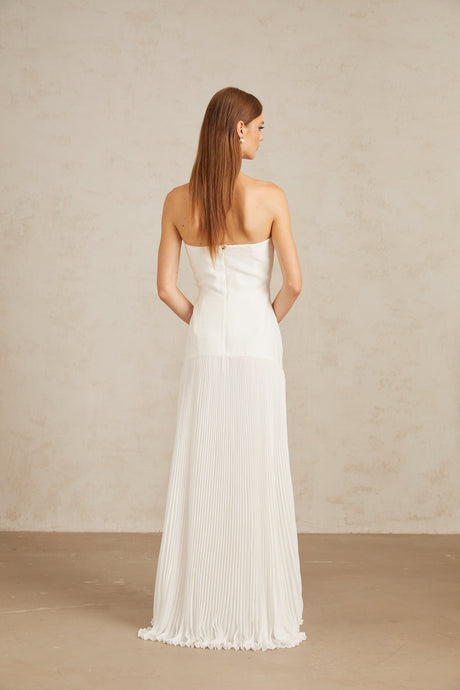 Aurohaya Helena White Off-Shoulder Tulle Panel Maxi Gown