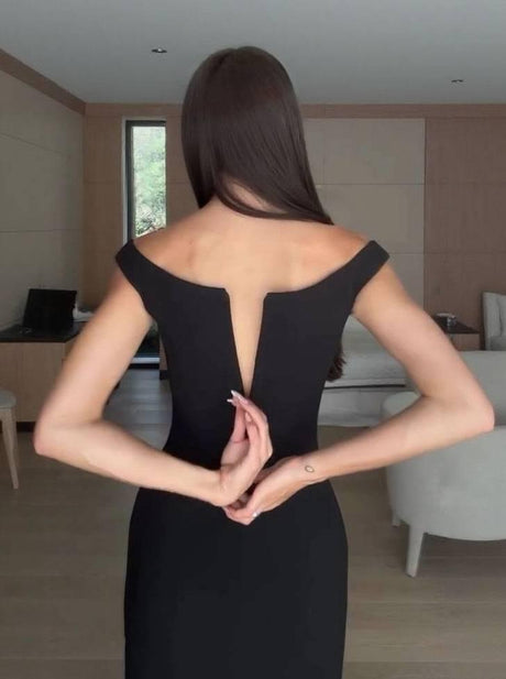 Aurohaya Minimalist V-Neck Slim-Fit Maxi Dress