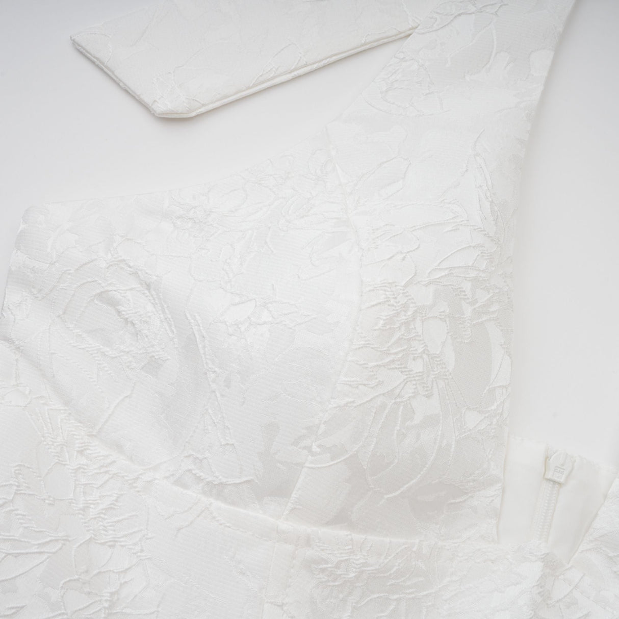 Aurohaya Céline White Glamorous Event Midi Dress