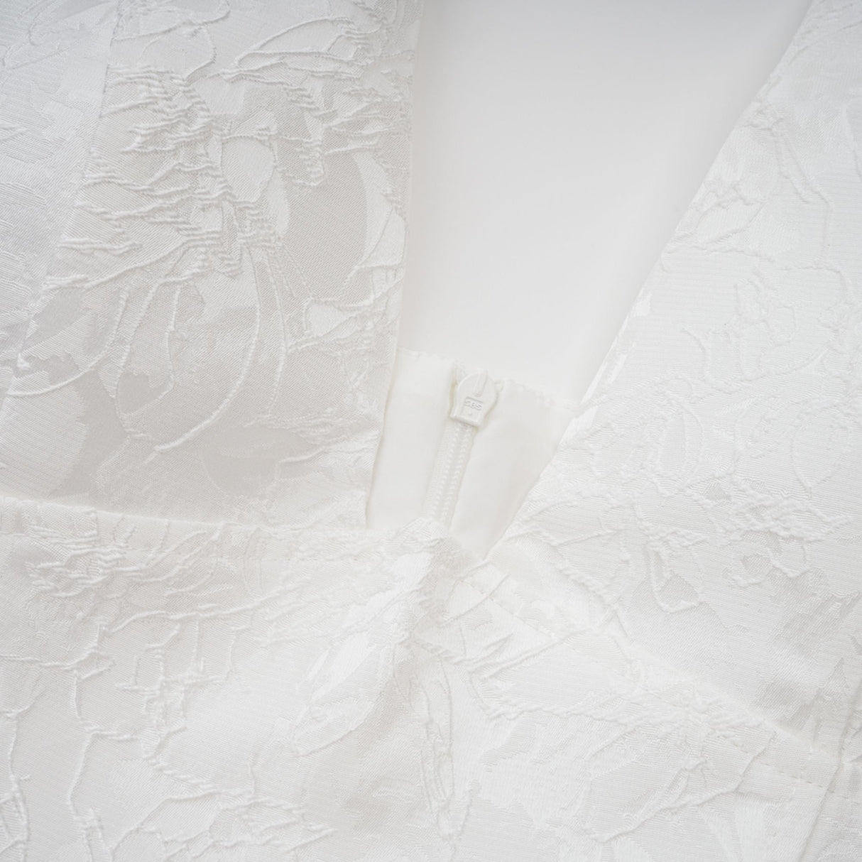 Aurohaya Céline White Glamorous Event Midi Dress