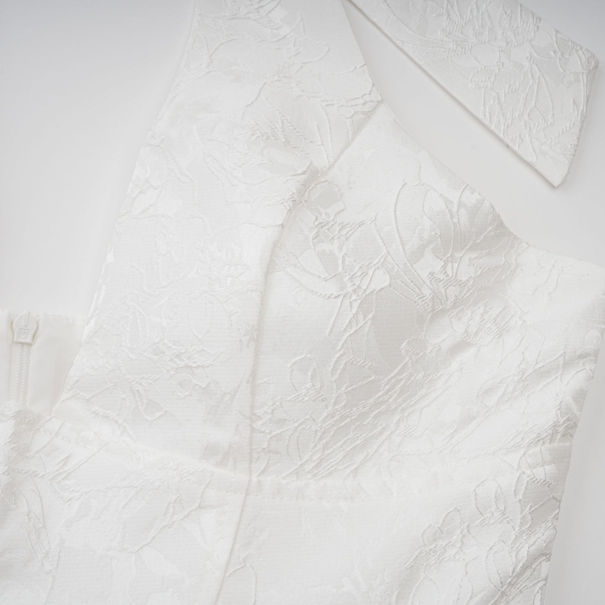Aurohaya Céline White Glamorous Event Midi Dress