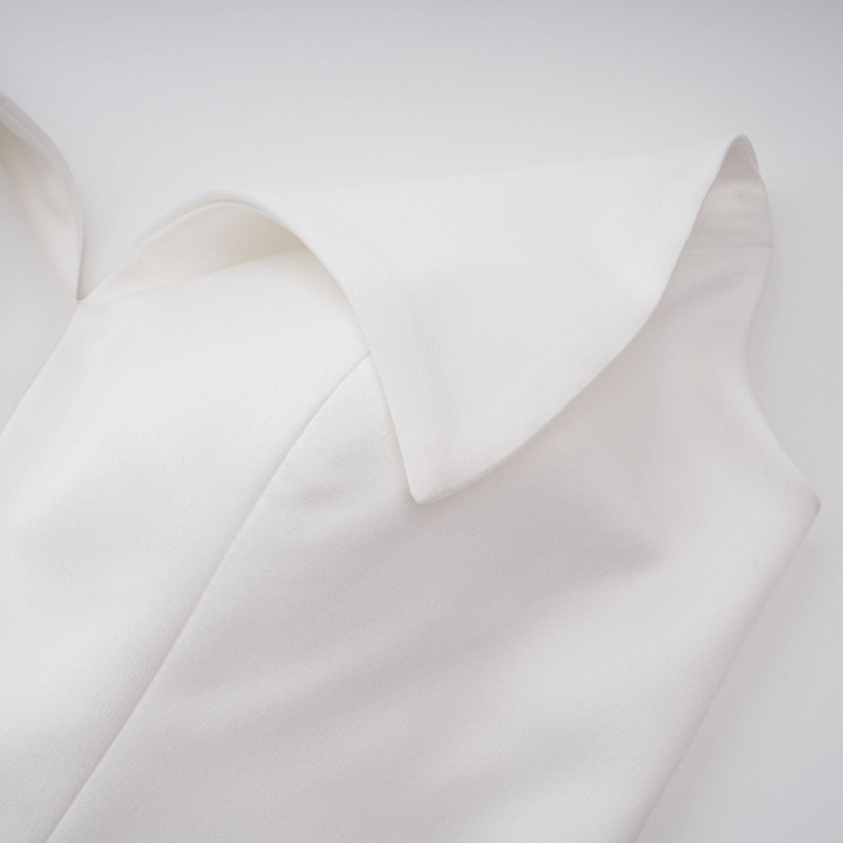 Aurohaya Alba White Barrel Waist Corset Maxi Dress