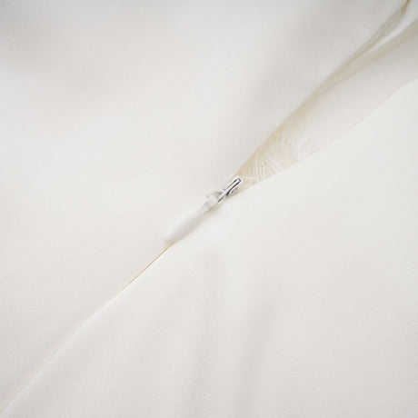 Aurohaya Víctor White Off-Shoulder Lace Panel Maxi Dress