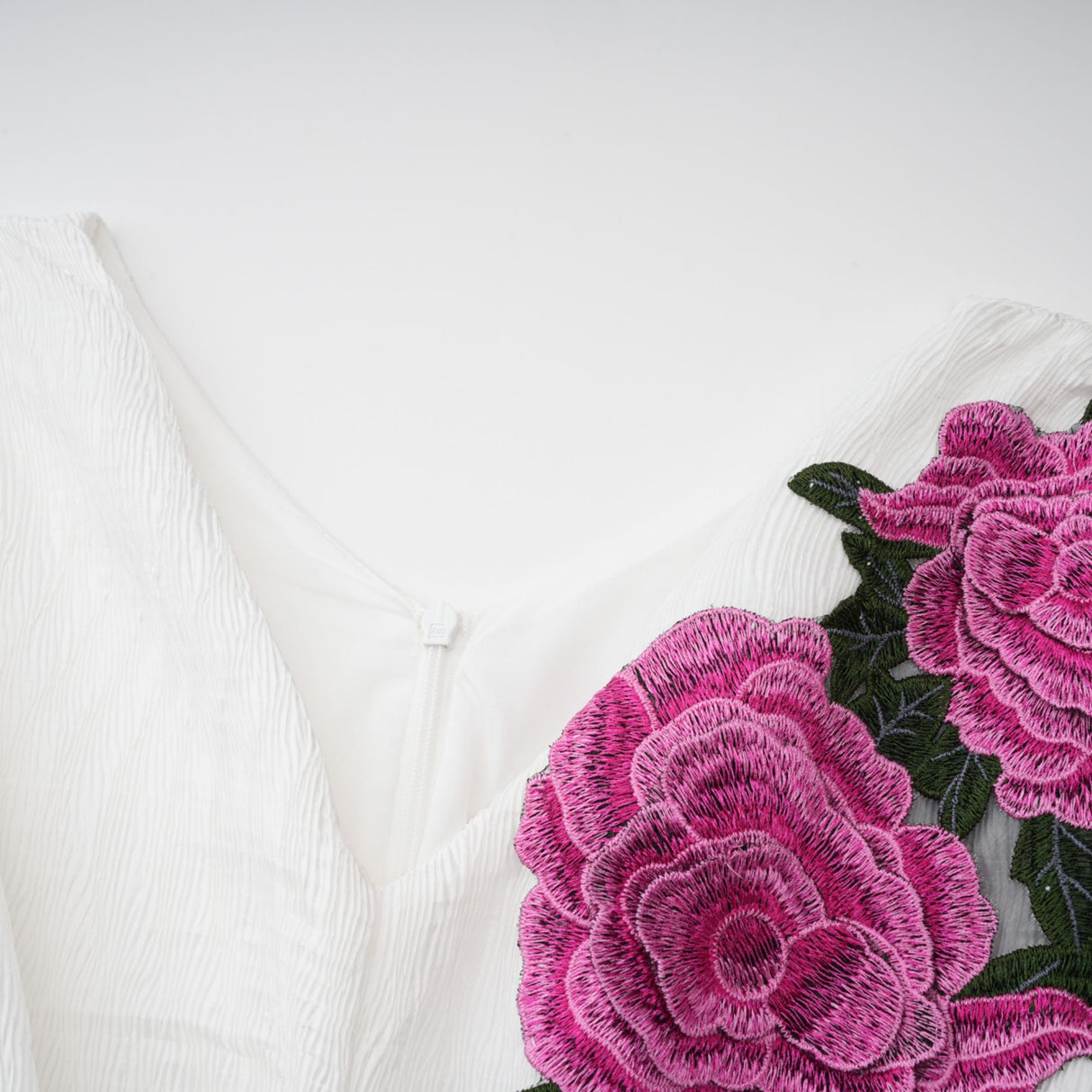 Aurohaya Pétale White Rose Appliqué Maxi Dress