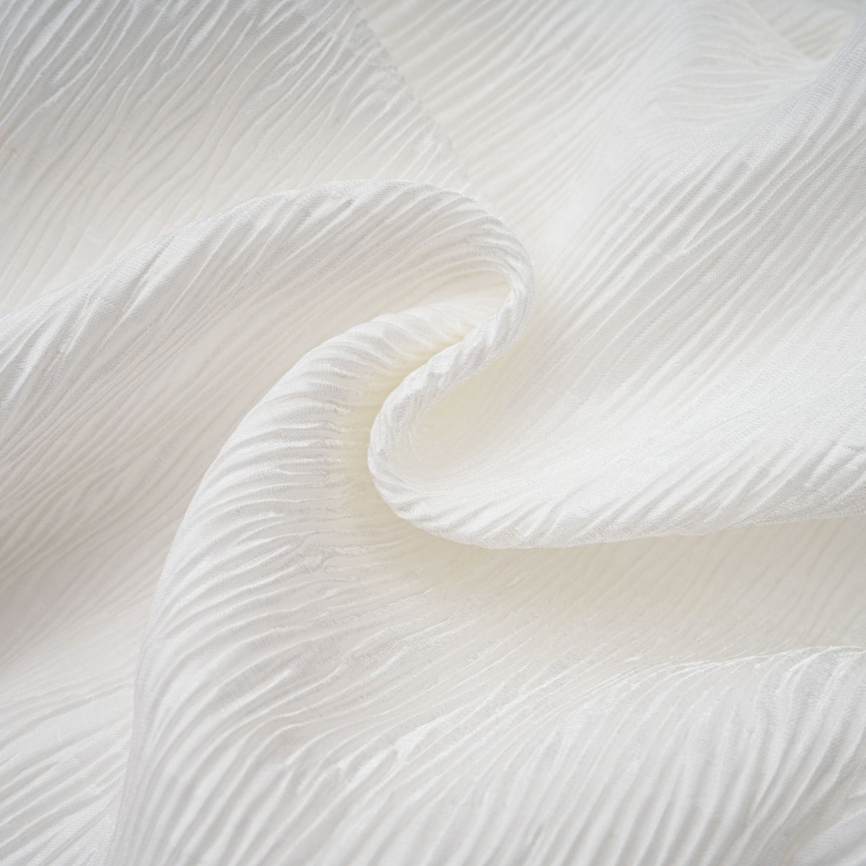 Aurohaya Pétale White Rose Appliqué Maxi Dress