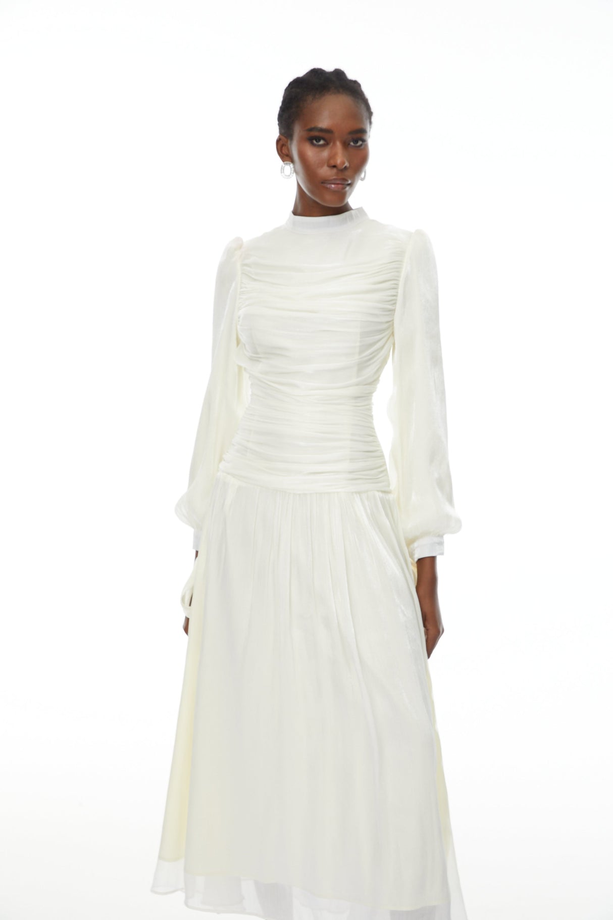 Aurohaya Katrín White Glossy Gathered Maxi Dress