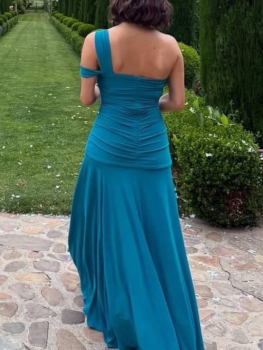 Aurohaya Off-shoulder Slim-Fit Maxi Dress