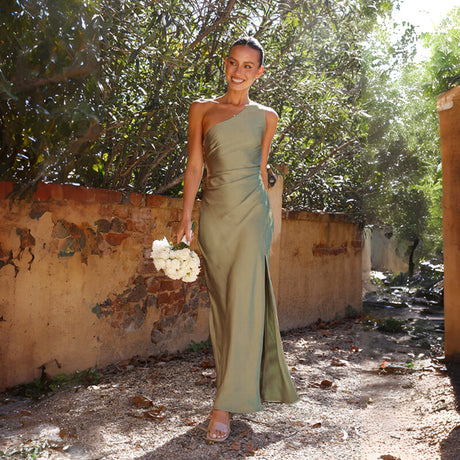 Winter Whites and Hues: Elegant Wedding Guest Dresses for Cold-Weather Celebrations