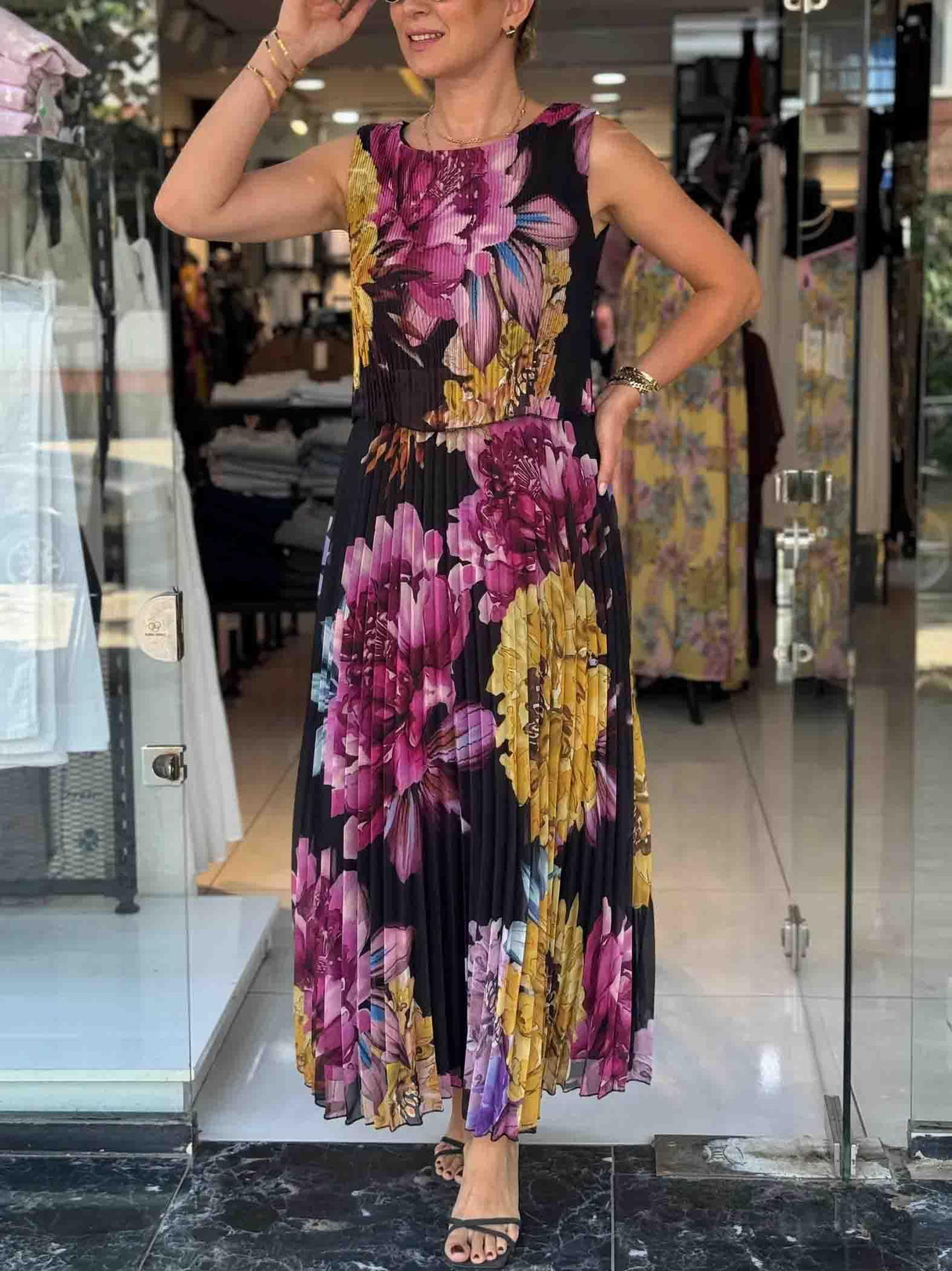 Aurohaya Elegant Double-layered Pleated Chiffon Printed Maxi Dress
