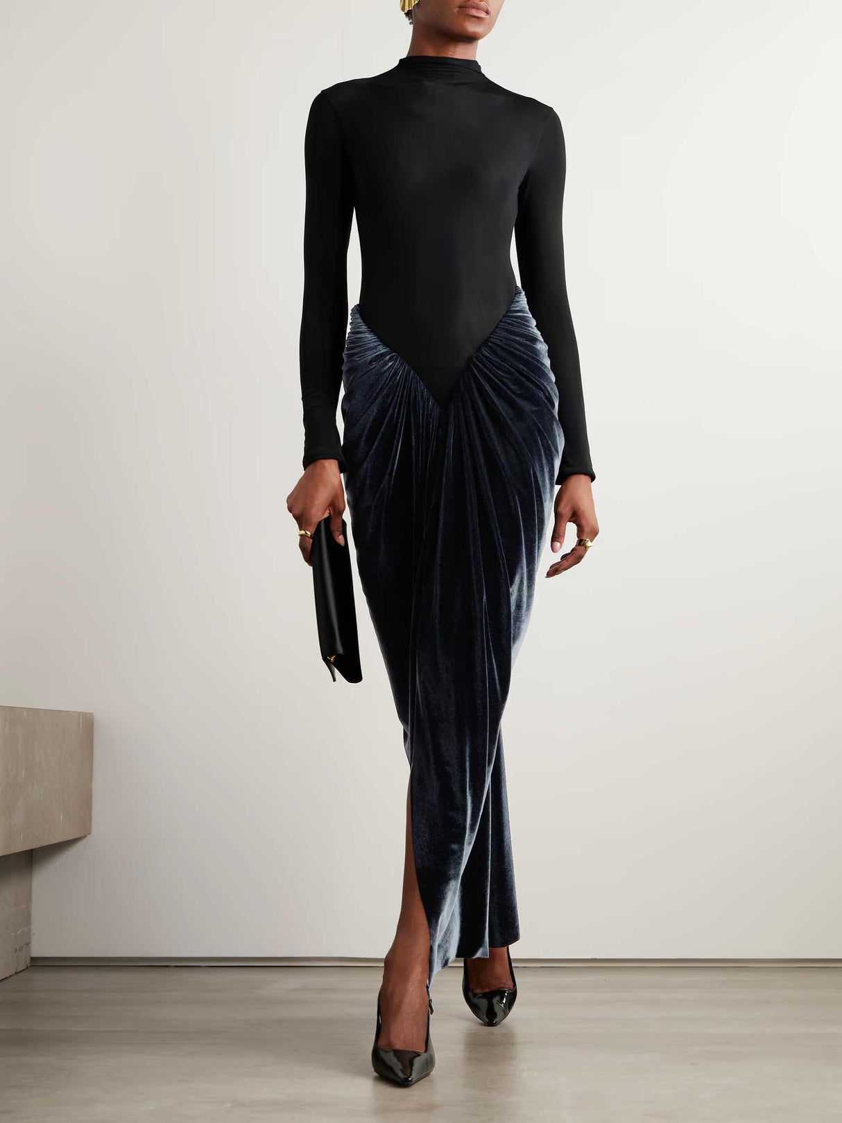 Aurohaya Elegant Long-sleeved Velvet Pleated Maxi Dress Black