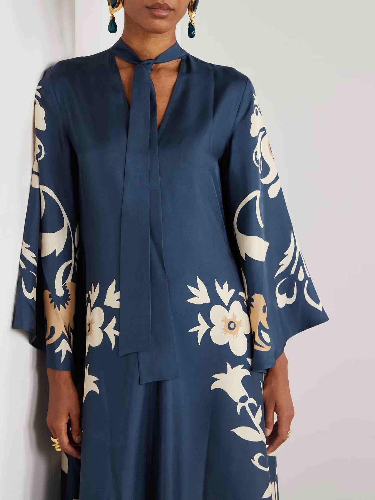 Aurohaya Vintage Floral Print Neckline Flowy Maxi Dress