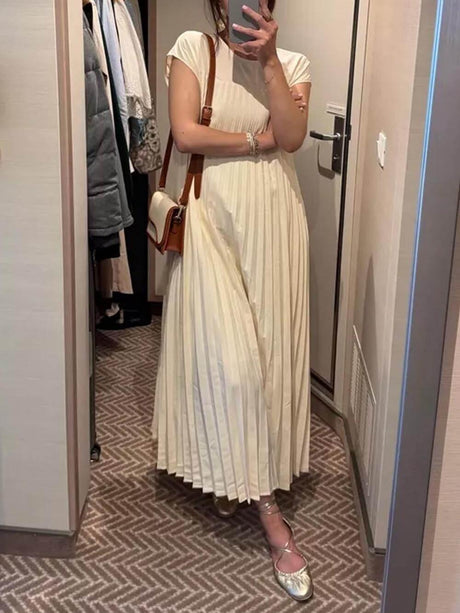 Aurohaya Elegant Stylish Sleeveless Pleated Maxi Dress