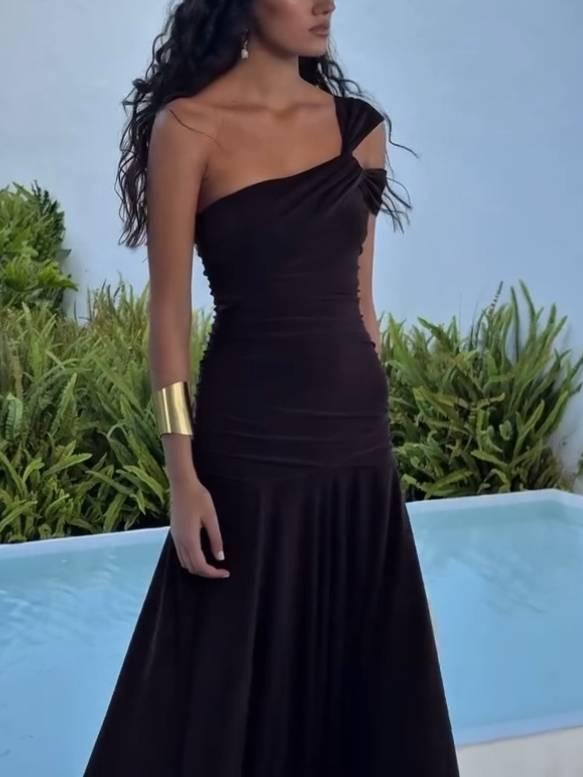 Aurohaya Off-shoulder Slim-Fit Maxi Dress