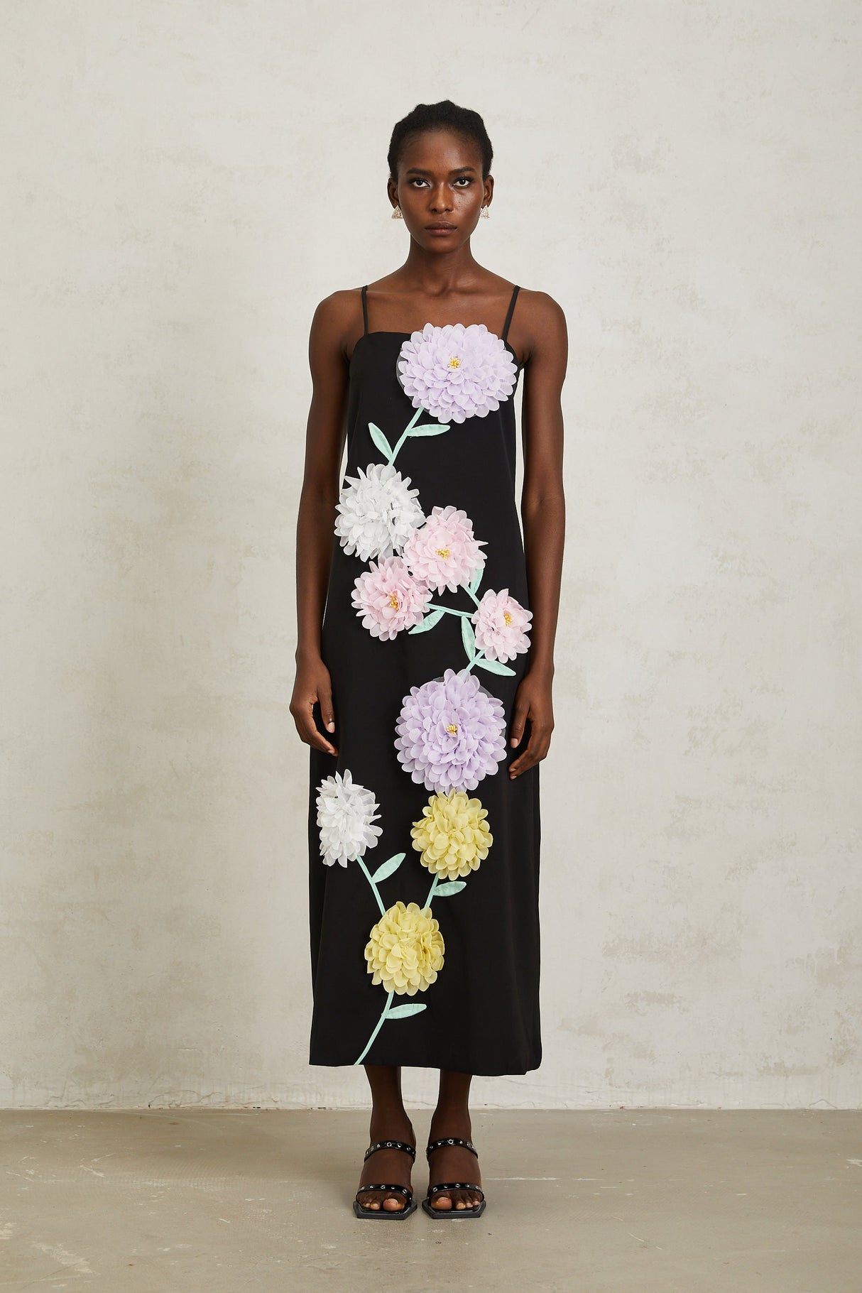 Aurohaya Véronique Black 3D Petal Sleeveless Midi Dress