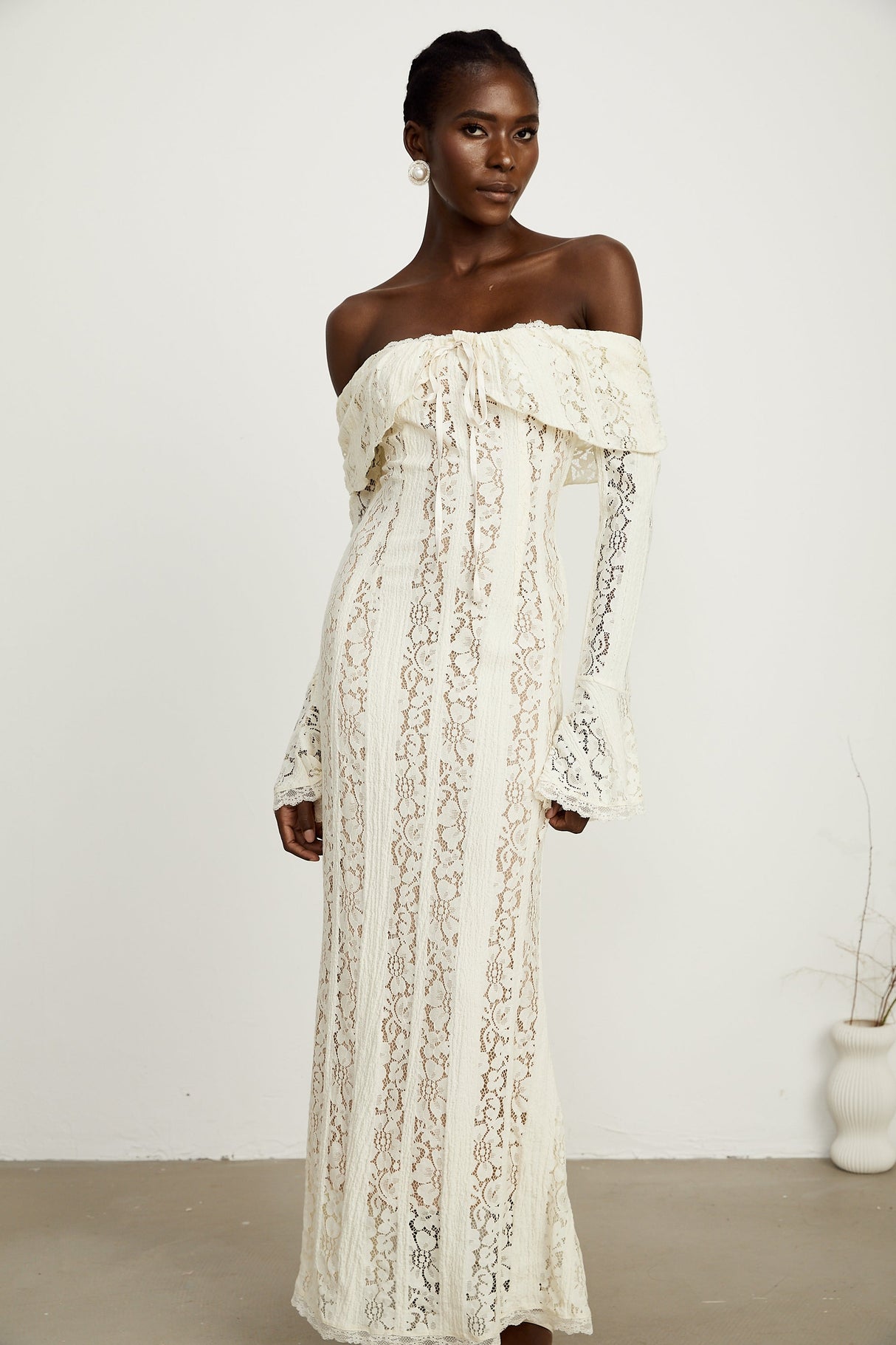 Sirène Off Shoulder Lace Maxi Dress