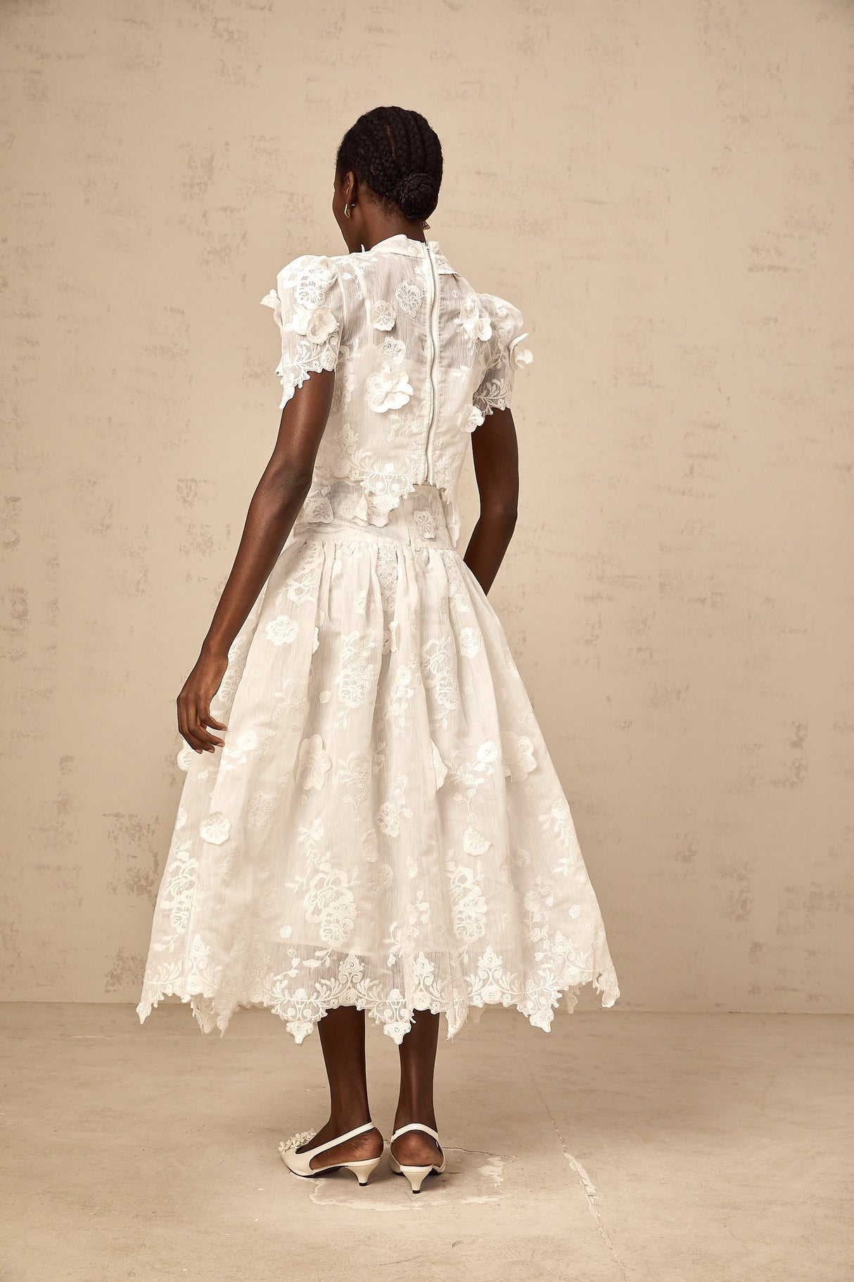 Aurohaya Thérèse white flower-embroidered top & skirt matching set