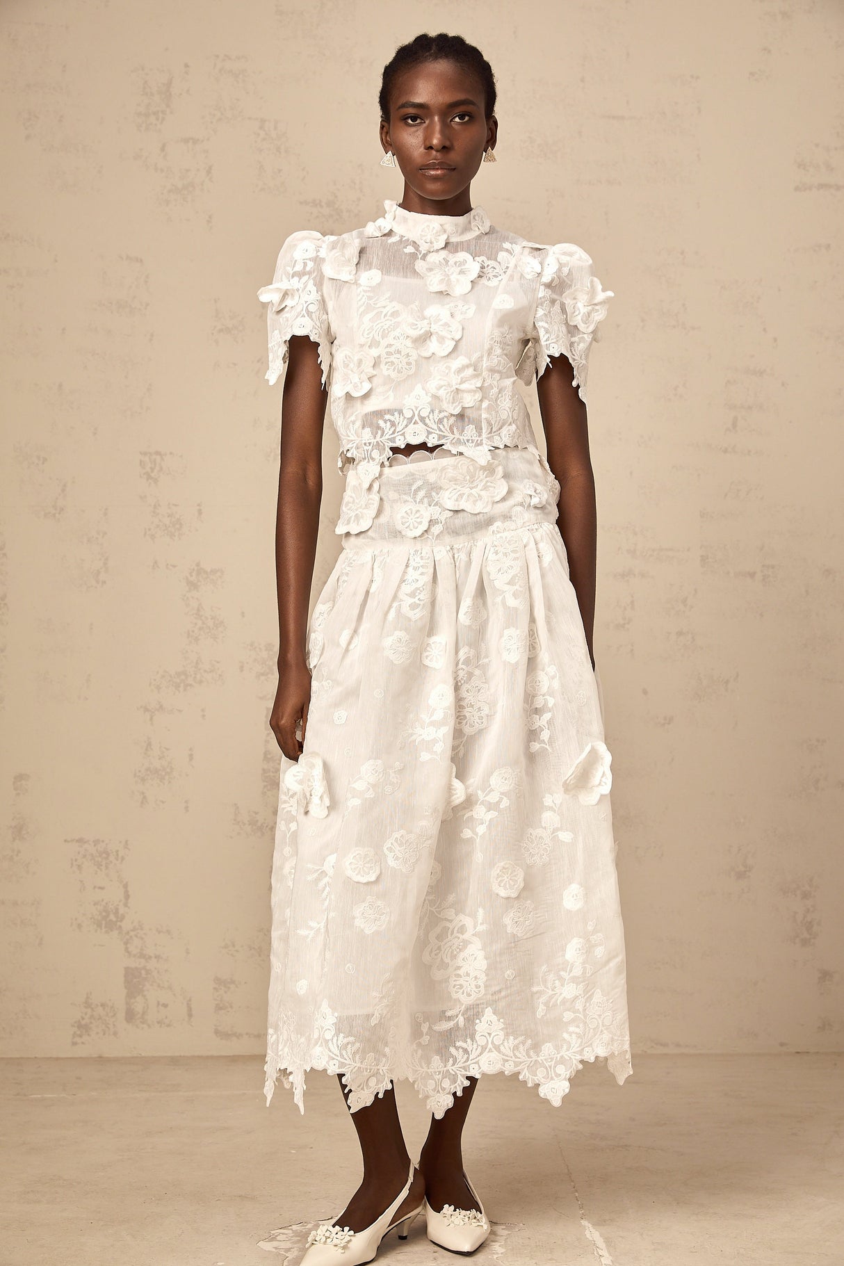 Aurohaya Thérèse white flower-embroidered top & skirt matching set