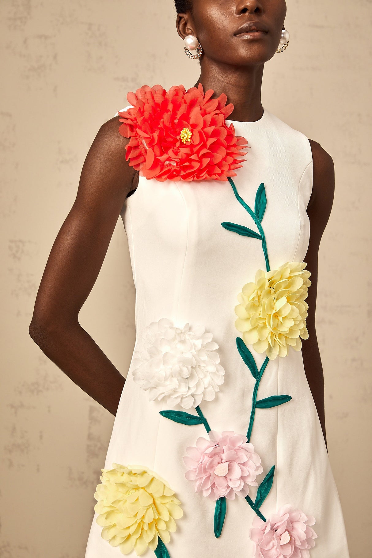 Aurohaya Véronique white 3d-petal sleeveless mini dress