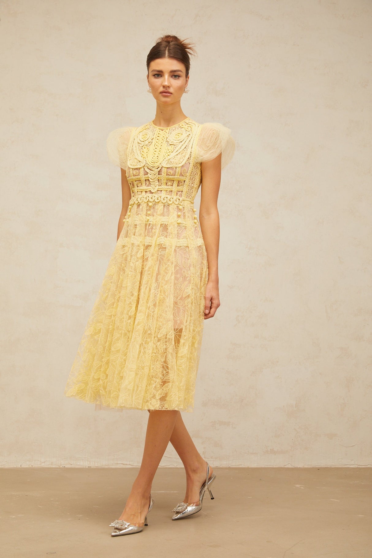 Aurohaya Véronique yellow embroidered-lace pleated midi dress