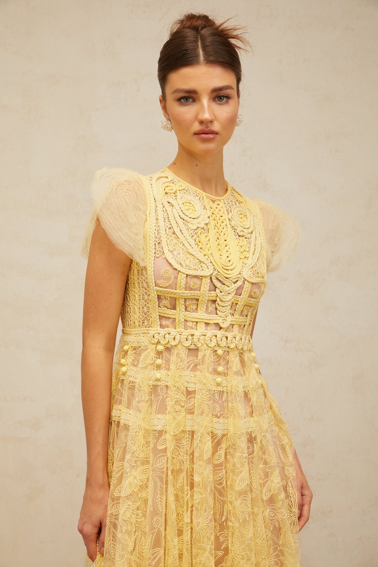 Aurohaya Véronique yellow embroidered-lace pleated midi dress