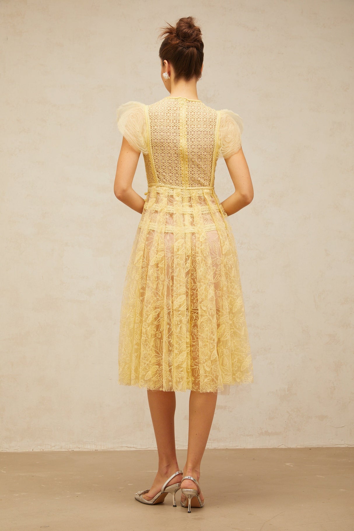 Aurohaya Véronique yellow embroidered-lace pleated midi dress