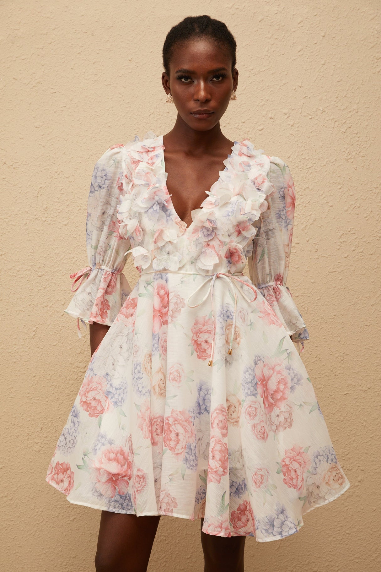 Aurohaya Téa White Floral Appliqué Mini Dress
