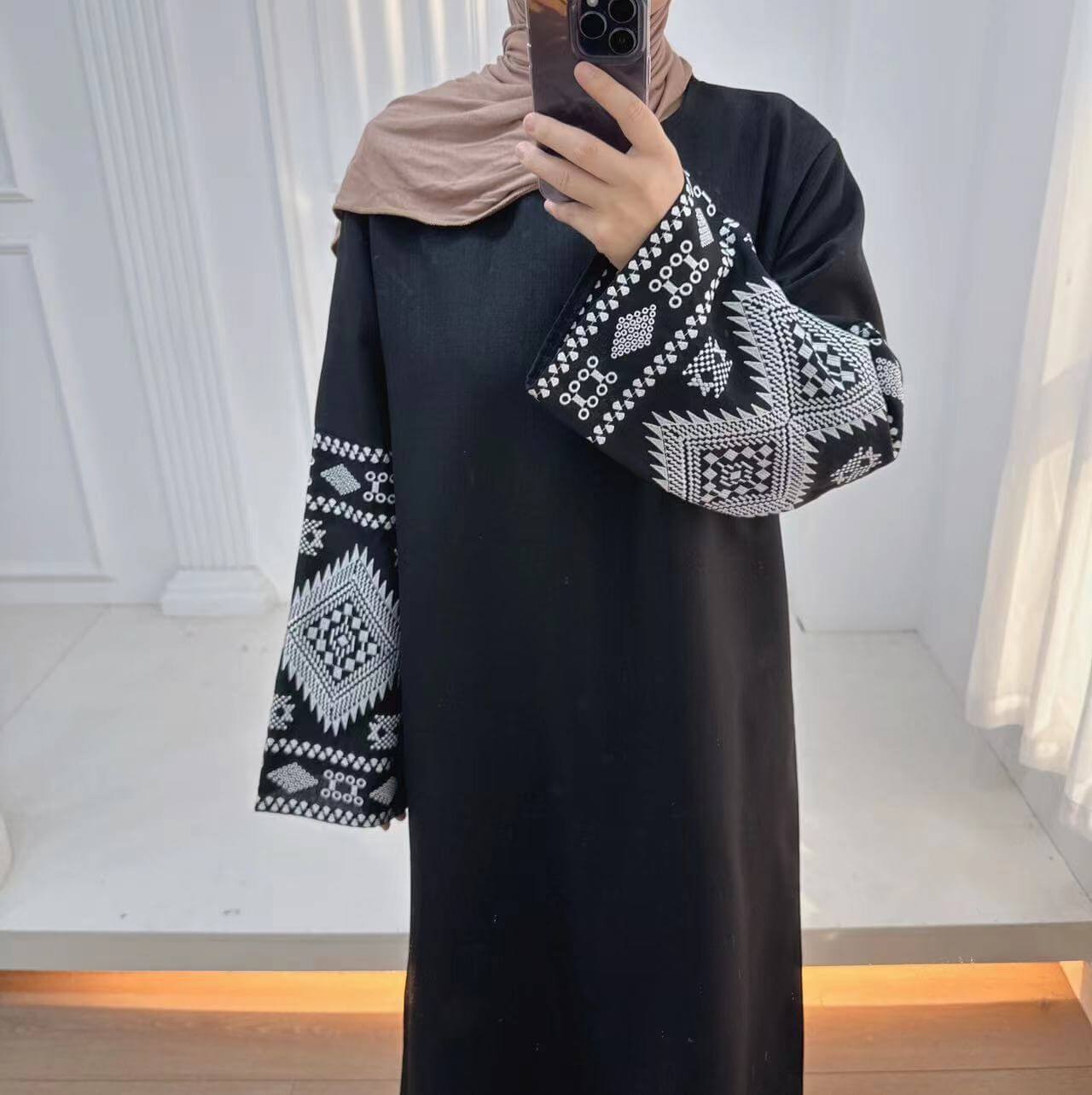 Solid Color Embroidered Cuff Abaya