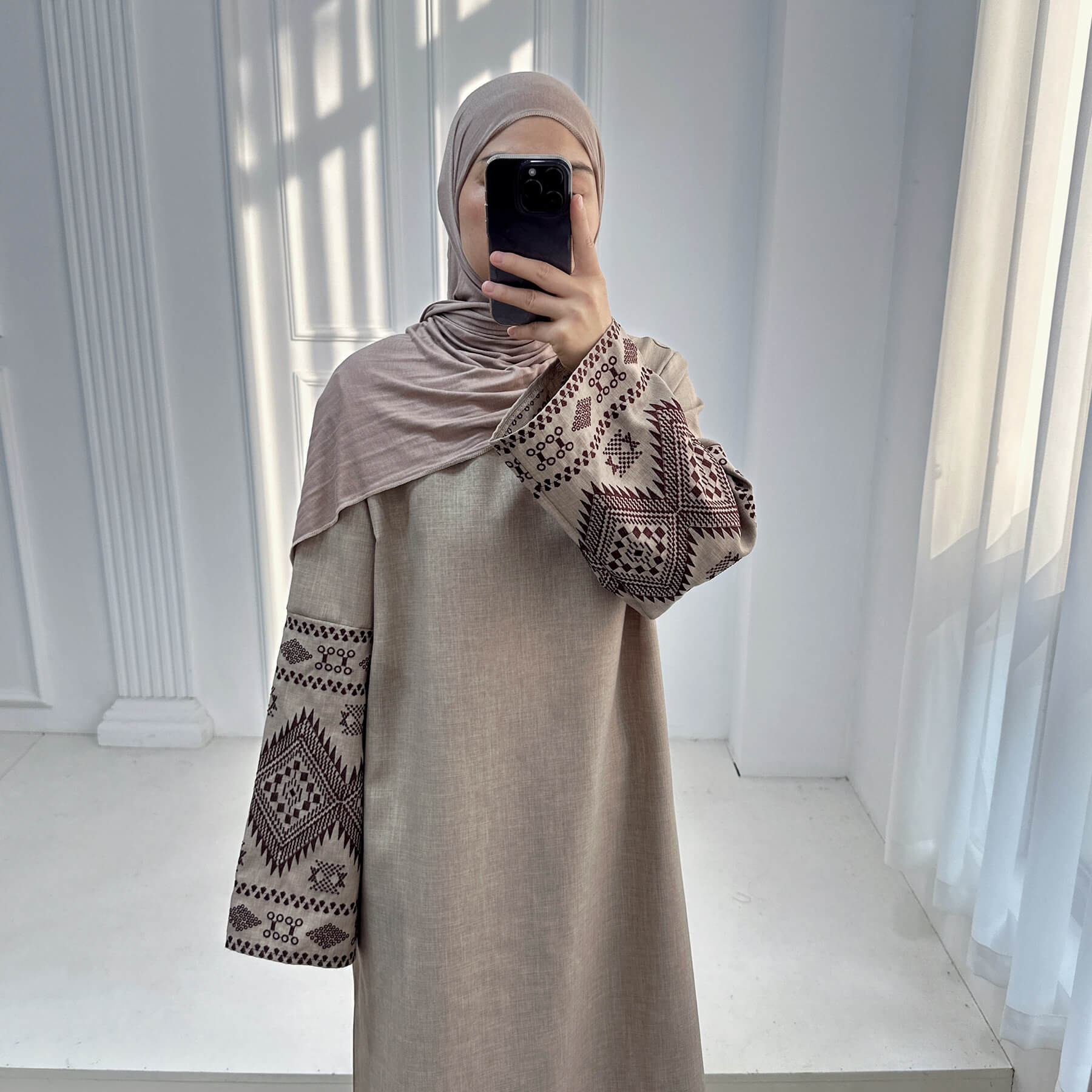 Solid Color Embroidered Cuff Abaya