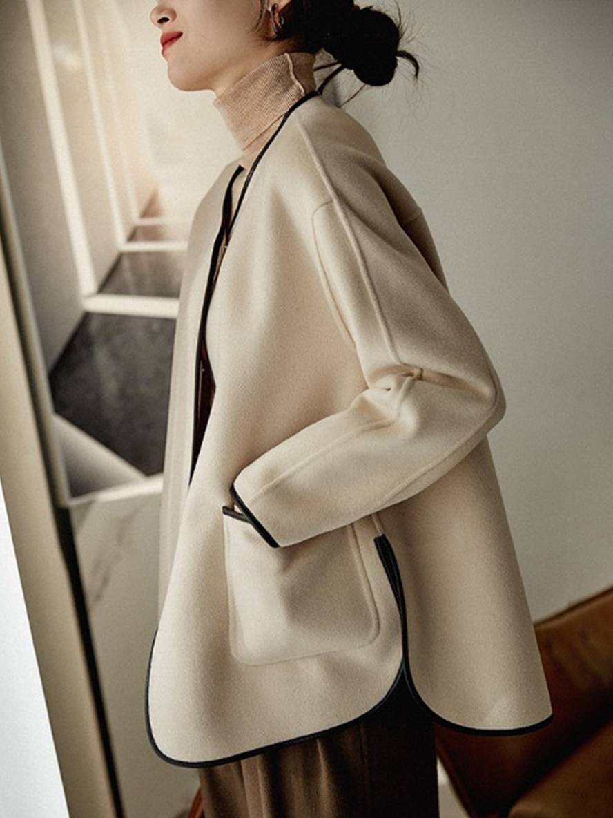 Aurohaya Elegant Wool Short Coat with Pockets and Round Collar for Women Stylish Winter Jacket