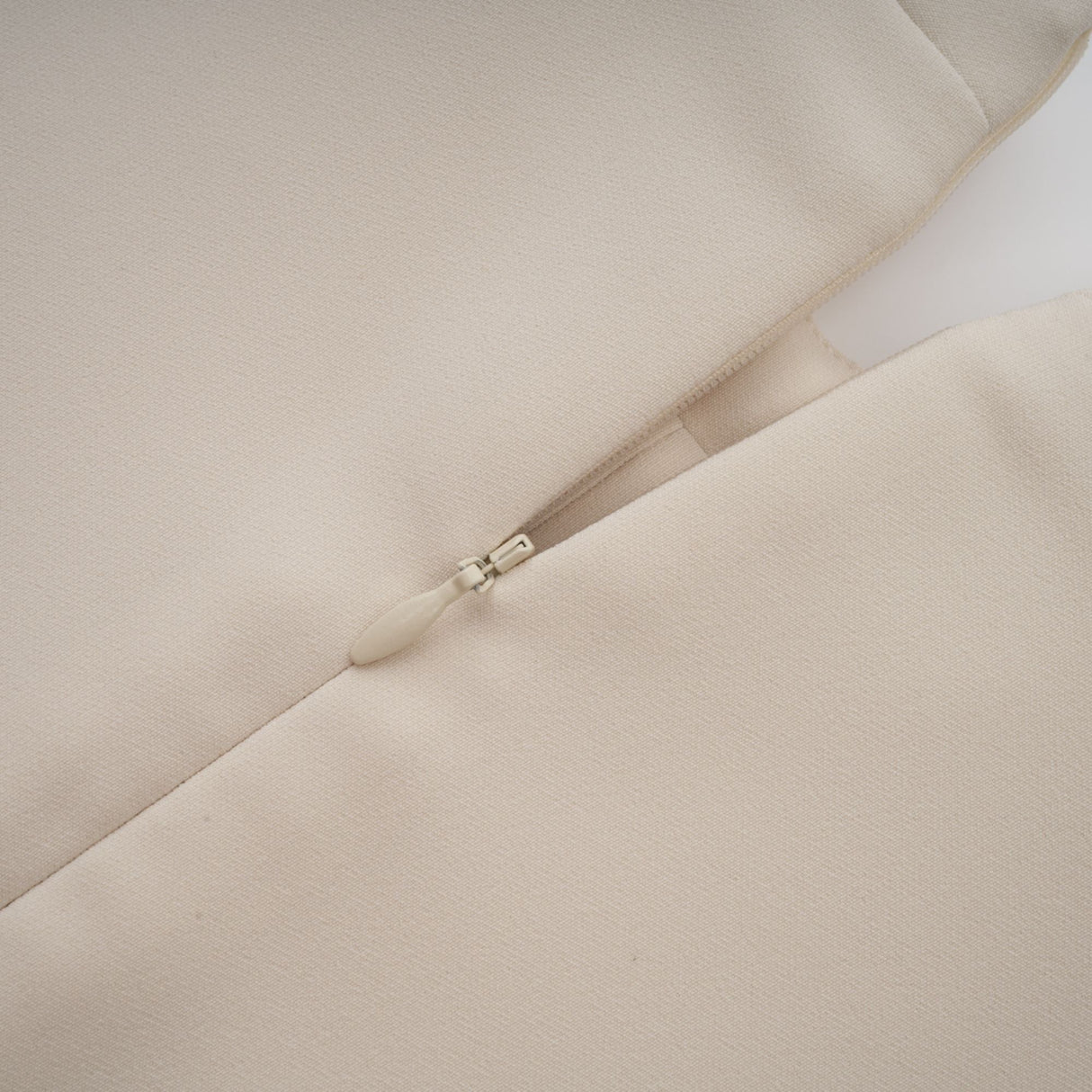 Aurohaya Chloé cream-white fitted mini dress