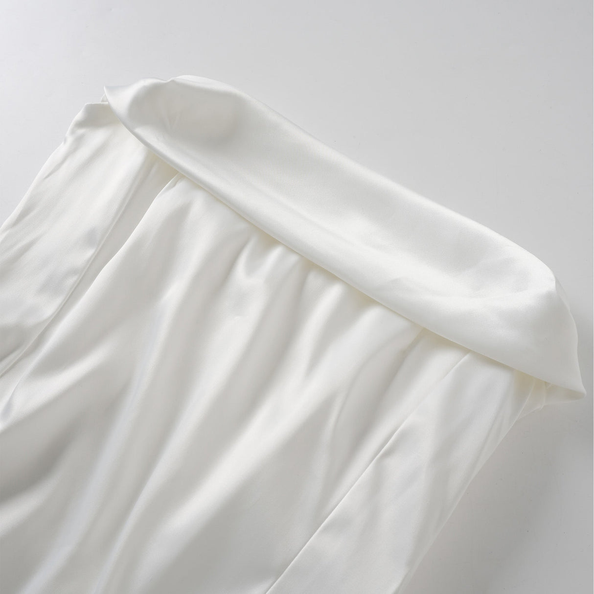 Aurohaya Zenina White Ruched Ribbon Detail Mini Dress