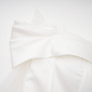 Aurohaya Víctor White Off-Shoulder Lace Panel Maxi Dress