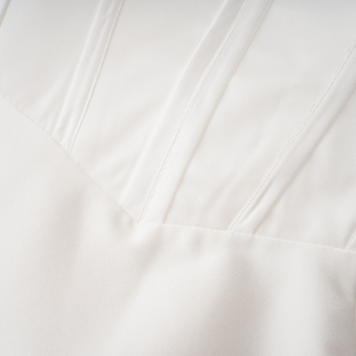 Aurohaya Víctor White Off-Shoulder Lace Panel Maxi Dress