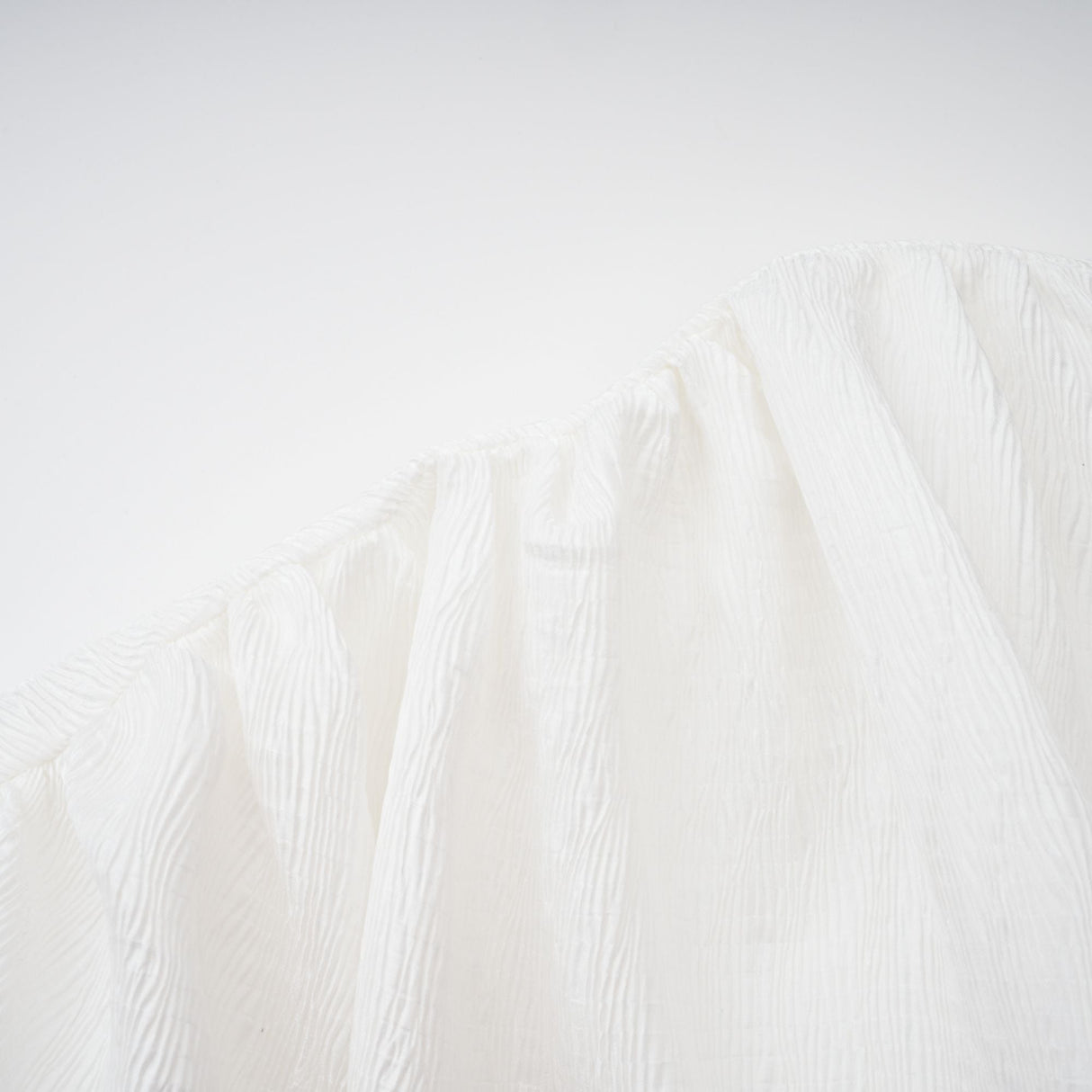Aurohaya Pétale White Rose Appliqué Maxi Dress