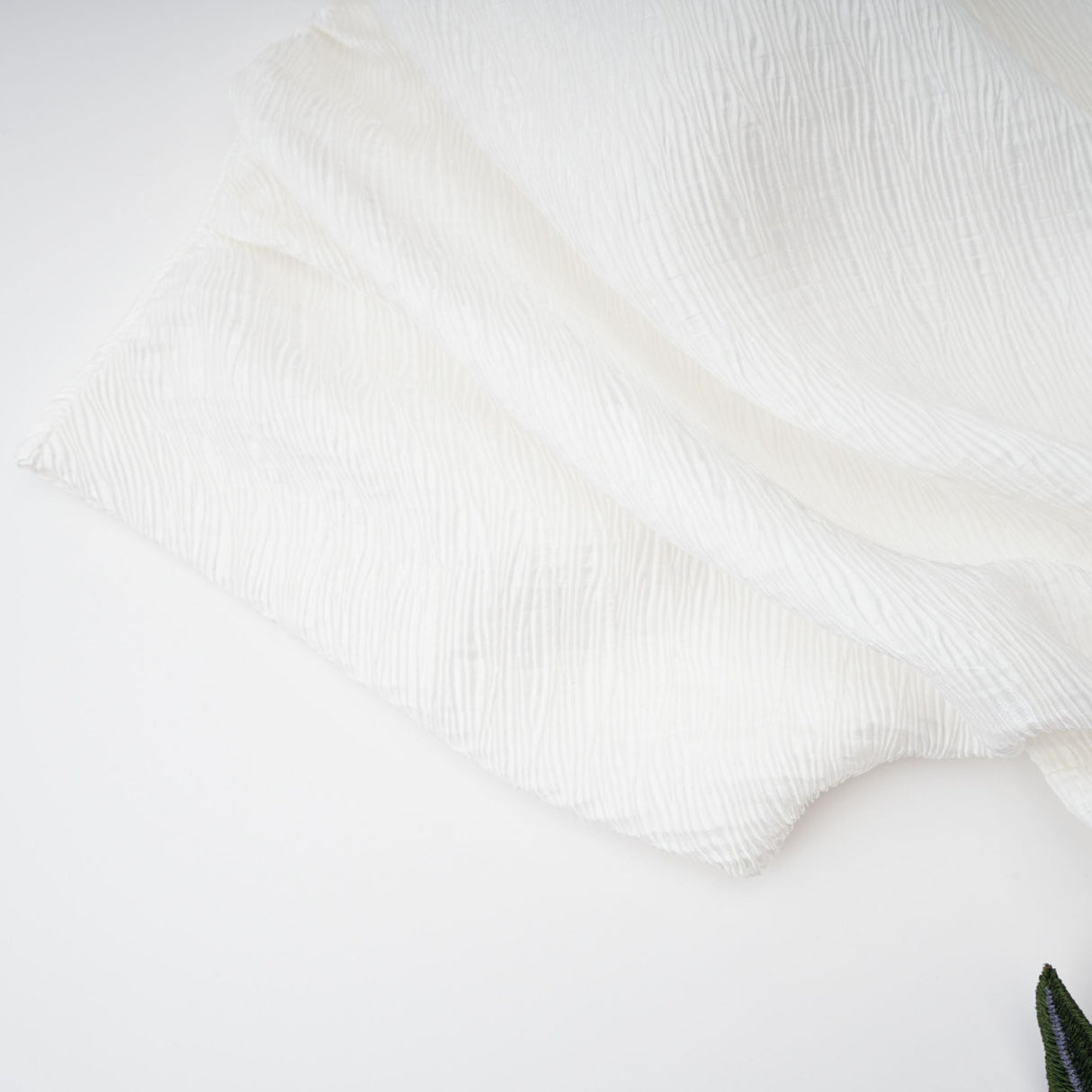Aurohaya Pétale White Rose Appliqué Maxi Dress