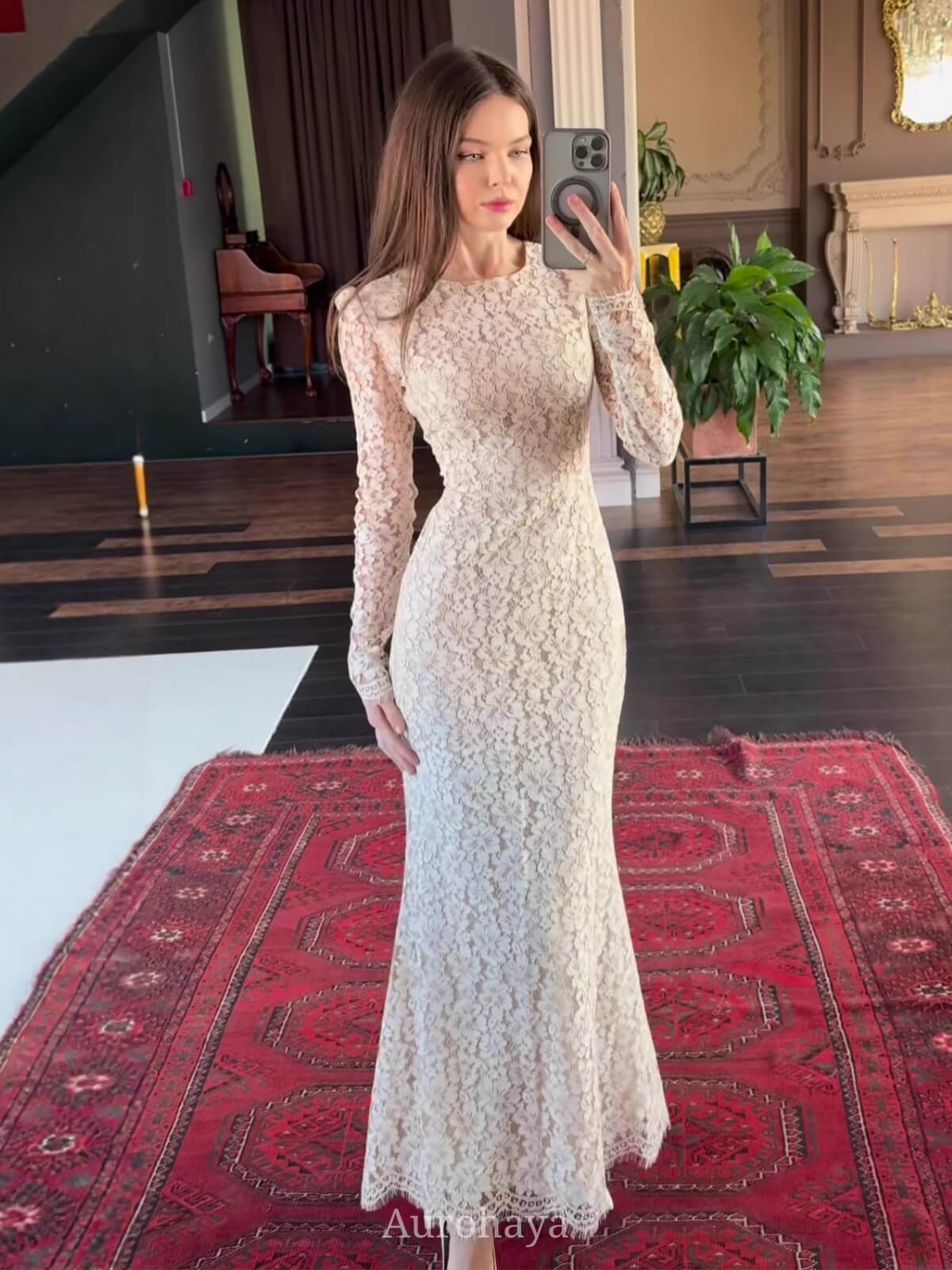 White Lace Long-Sleeve Waist-Cinching Dress